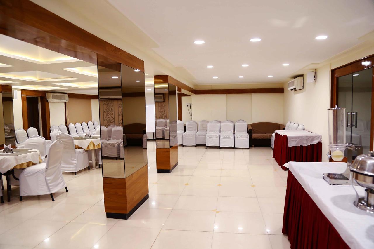 Hotel Regency Jamnagar Exterior photo