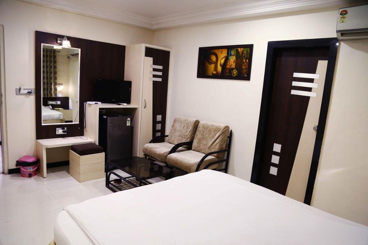 Hotel Regency Jamnagar Exterior photo