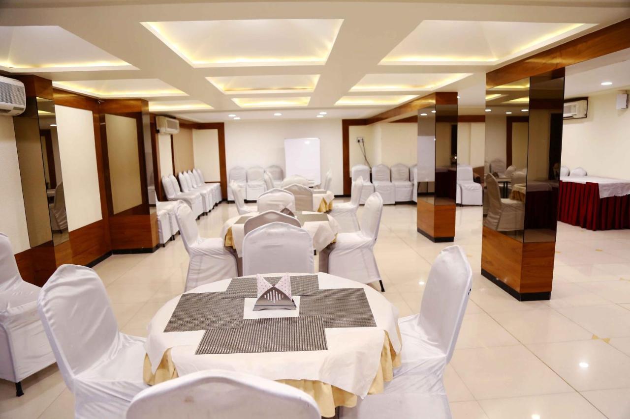 Hotel Regency Jamnagar Exterior photo