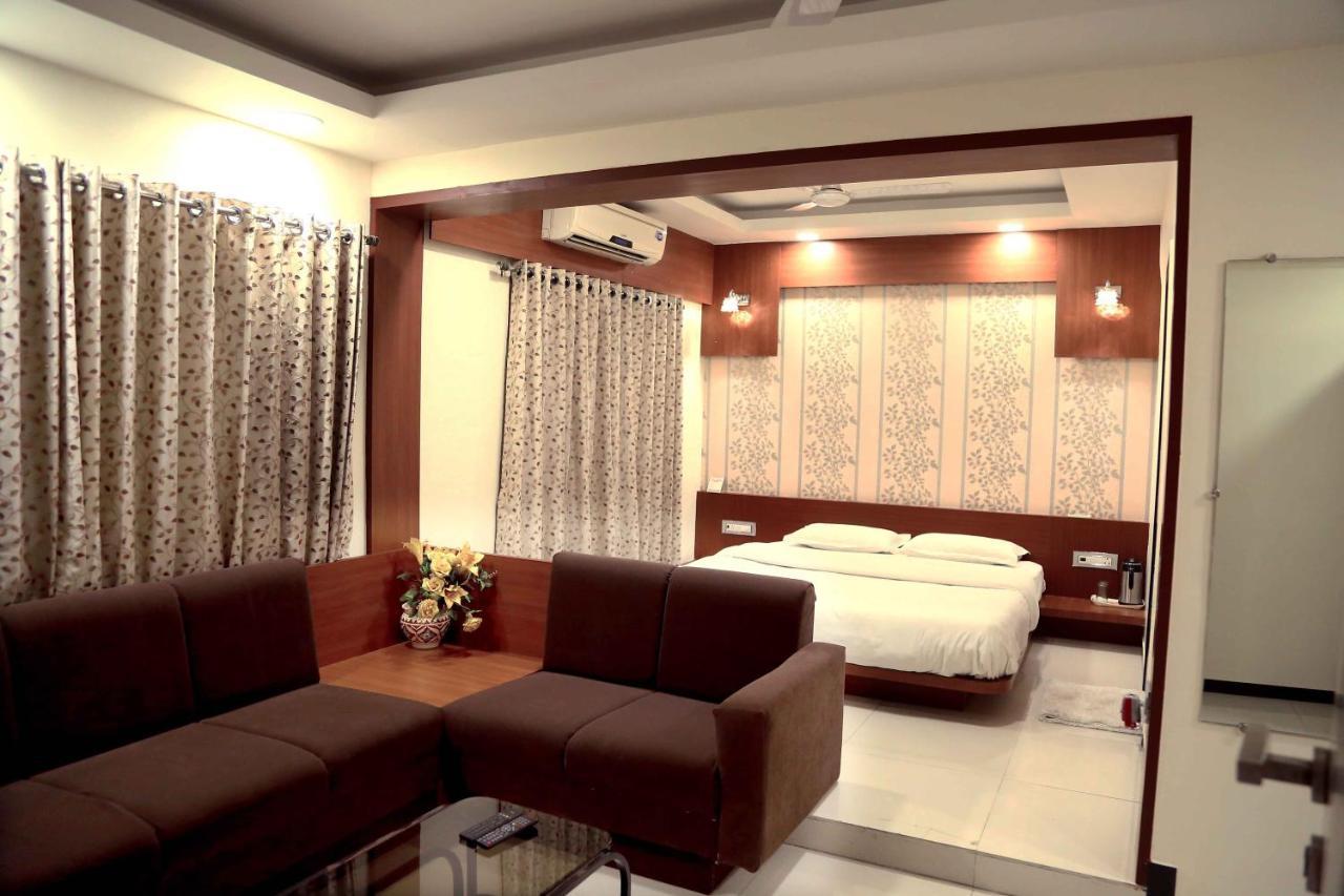 Hotel Regency Jamnagar Exterior photo